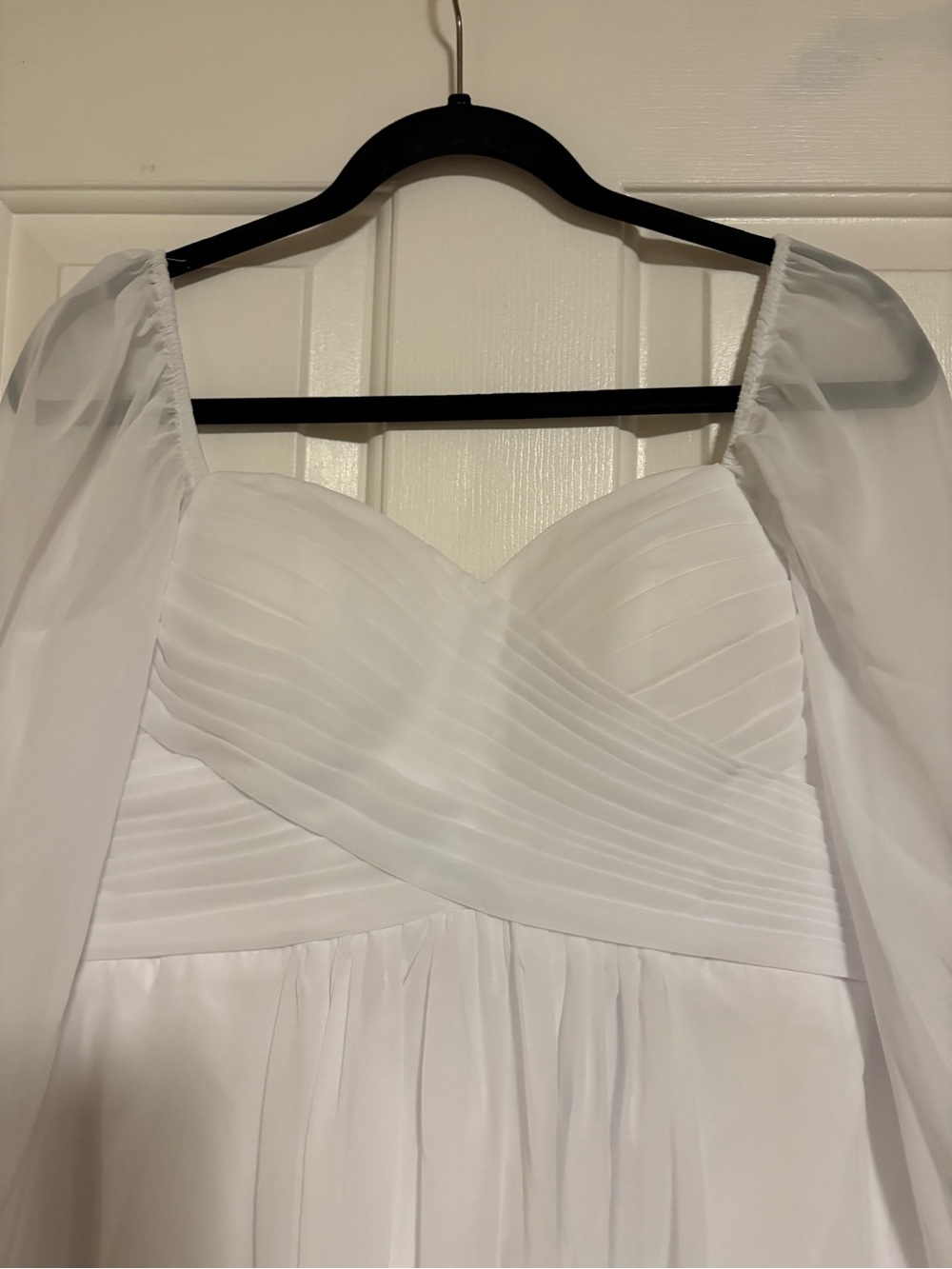Women's White Pleated Sweetheart Dress